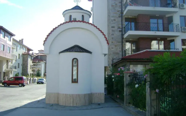 Family Hotel Apolon вид на фасад