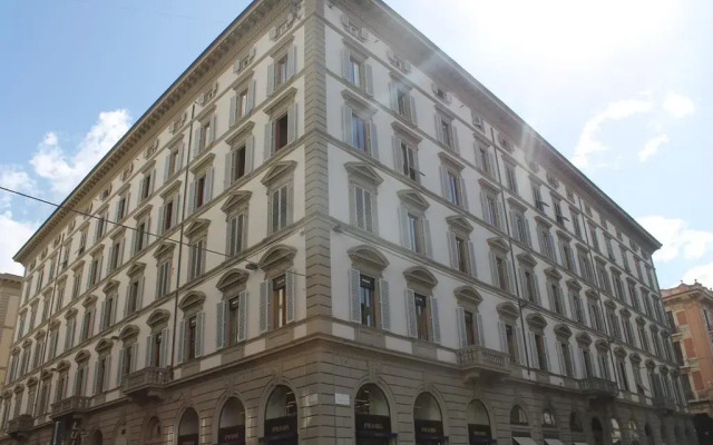 Отель ViaRoma Suites - Florence Италия, Флоренция - отзывы, цены и фото номеров - забронировать отель ViaRoma Suites - Florence онлайн вид на фасад