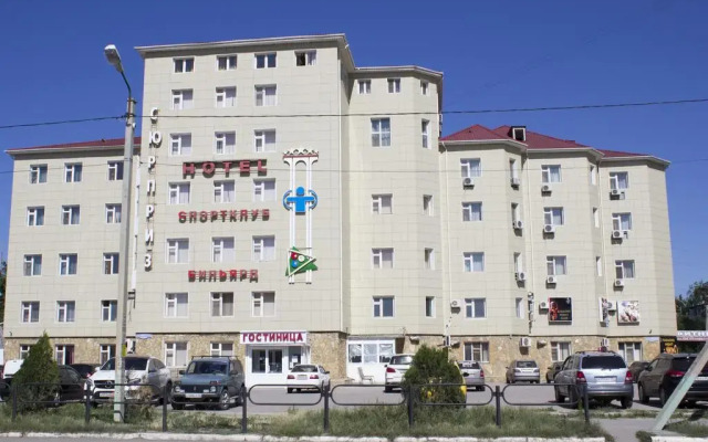Гостиница Сюрприз на Космонавтов вид на фасад