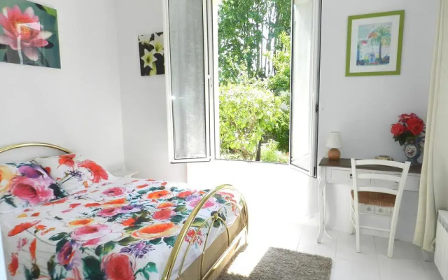 Апартаменты Studio In Villa Josephine комната для гостей