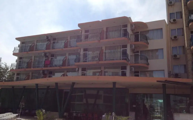Hotel Arda вид на фасад