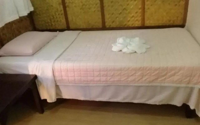 Отель Dave's Straw Hat Inn комната для гостей