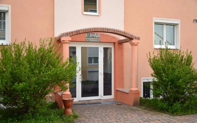 Hotel Garni Haus zum Gutenberg вид на фасад