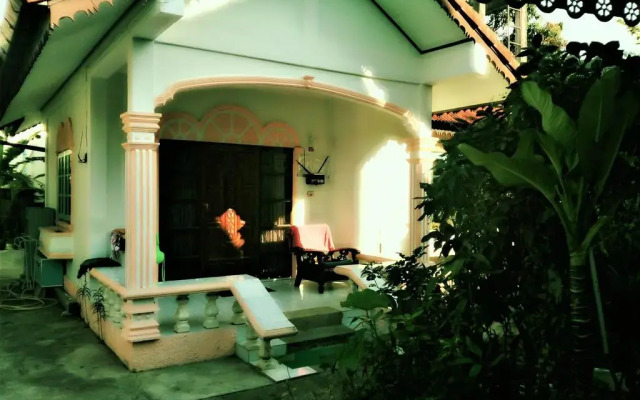 Отель Villa Arunsi Patong вид на фасад