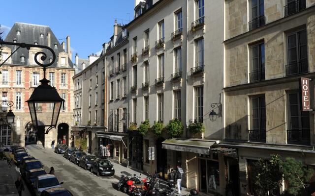 Hôtel de la place des Vosges 1