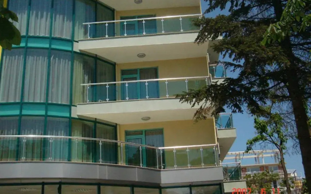 Hotel Harmony вид на фасад