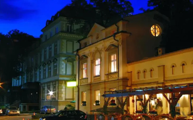 Hotel Pugetow Краков вид на фасад