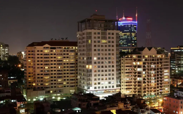 Апартаменты The Lancaster Saigon Service Apartment вид на фасад