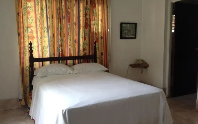 Отель The View Guest House Ямайка, Монтего-Бей - отзывы, цены и фото номеров - забронировать отель The View Guest House онлайн комната для гостей