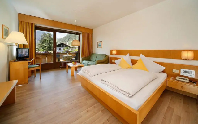 Отель und Residence Johanneshof Италия, Чермес - отзывы, цены и фото номеров - забронировать отель und Residence Johanneshof онлайн комната для гостей