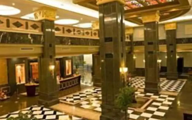 Отель Titan King Casino вид на фасад