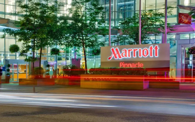 Отель Vancouver Marriott Pinnacle Downtown вид на фасад