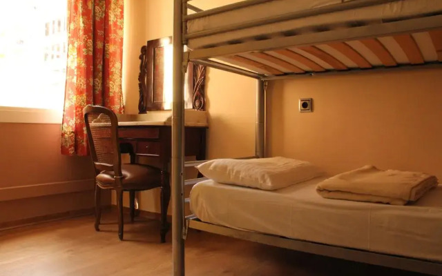 Отель Pars Teatro Hostel Испания, Барселона - отзывы, цены и фото номеров - забронировать отель Pars Teatro Hostel онлайн комната для гостей