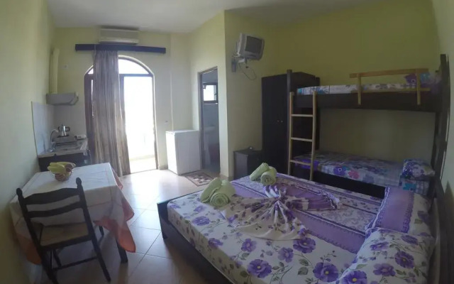 Отель Guesthouse Meta Албания, Ксамил - отзывы, цены и фото номеров - забронировать отель Guesthouse Meta онлайн комната для гостей