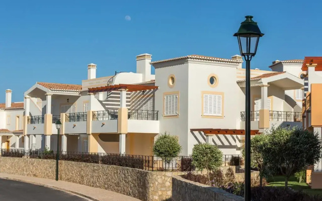 Отель Salema Beach Village вид на фасад