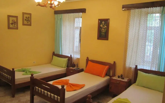 Отель Guest House Adi Doga Албания, Берат - отзывы, цены и фото номеров - забронировать отель Guest House Adi Doga онлайн комната для гостей