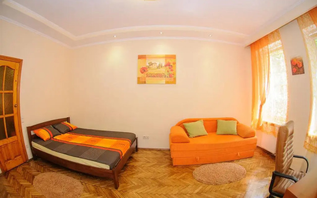 Отель Apartaments In Centre Львов комната для гостей