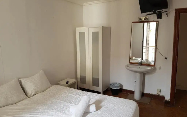 Отель Beach Break Guesthouse Испания, Сан-Себастьян - отзывы, цены и фото номеров - забронировать отель Beach Break Guesthouse онлайн комната для гостей