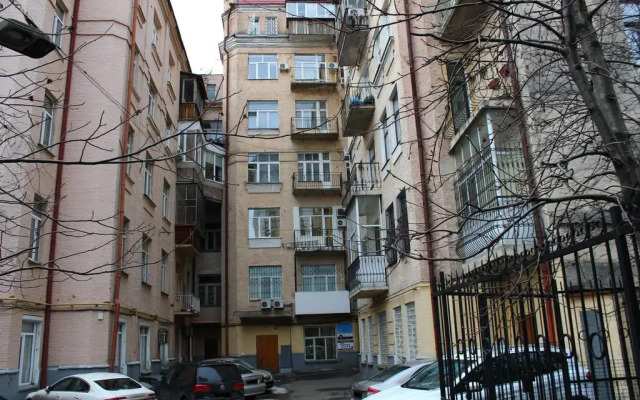 Salve Hostel Киев парковка