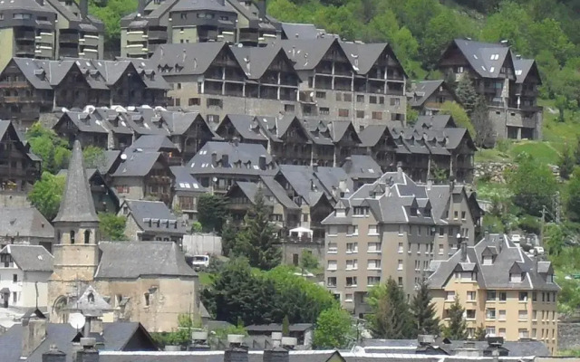 Отель Apartamento La Santeta de Aran вид на фасад