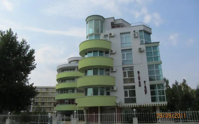 Апартаменты Pirop City Apartments Солнечный берег вид на фасад