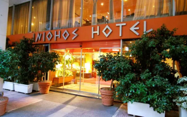 Iniohos Hotel вид на фасад