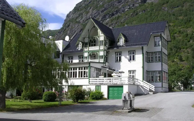 Hjelle Hotel вид на фасад
