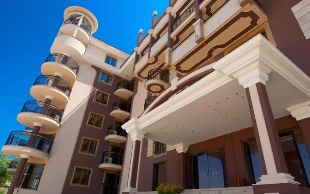Отель Golden Rainbow Beach Aparthotel Солнечный берег вид на фасад