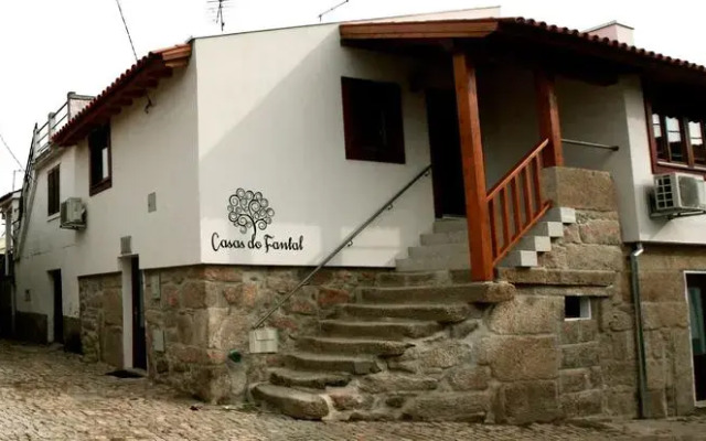 Отель Casas do Fantal вид на фасад
