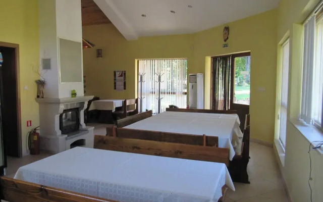 Отель Mirage Holiday Village Болгария, Сливен - отзывы, цены и фото номеров - забронировать отель Mirage Holiday Village онлайн комната для гостей