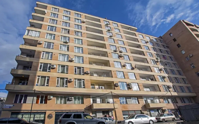 Апартаменты FlatsInYerevan - Apartments at Aram Street (New Building) вид на фасад