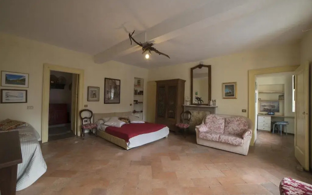 Отель GiÒ's House Стреза комната для гостей
