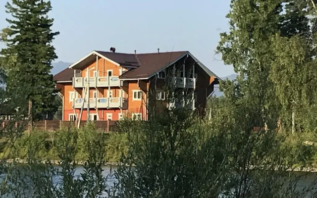 Гостиница Усадьба Ново-Снежка в вы́дрине отзывы, цены и фото номеров - забронировать гостиницу Усадьба Ново-Снежка онлайн Вы́дрино вид на фасад