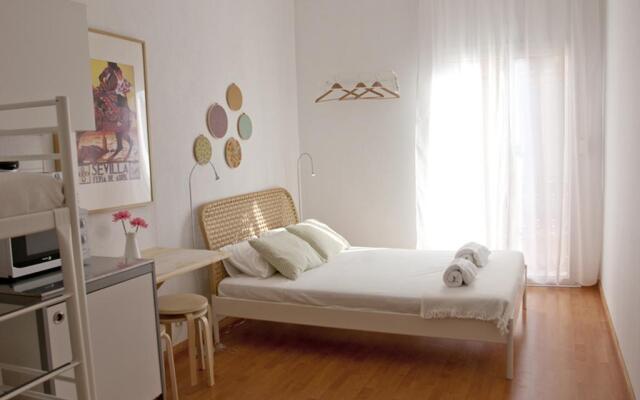 Отель Bed and Beach Barcelona Испания, Барселона - отзывы, цены и фото номеров - забронировать отель Bed and Beach Barcelona онлайн комната для гостей