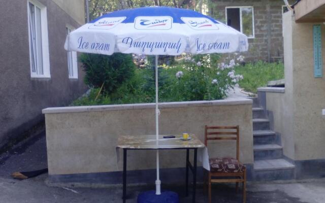 Отель Guest House Usanoghakan вид на фасад