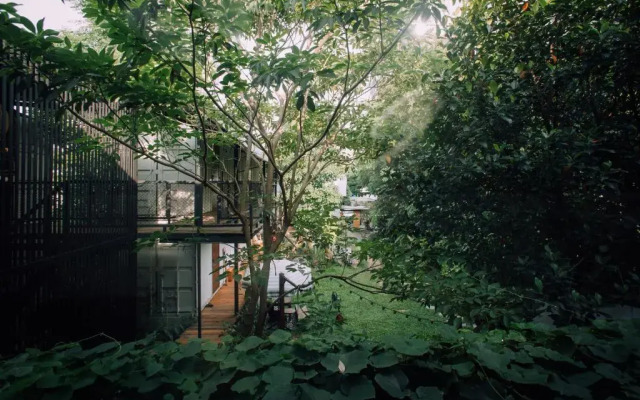 The Yard Hostel вид на фасад