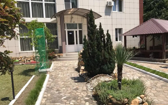 Гостиница Elladen Guest House в Ольгинке отзывы, цены и фото номеров - забронировать гостиницу Elladen Guest House онлайн Ольгинка вид на фасад