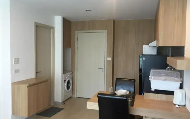 Отель The CHEZZ Metro Life Condo by Room Plus Паттайя в номере