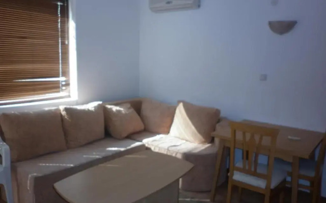 Апартаменты Eltrade Apartments in Vista Del Mar Равда комната для гостей