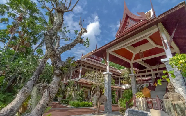 Отель Thavorn Beach Village Resort & Spa Phuket вид на фасад