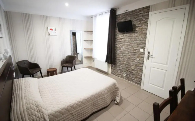 Hotel Des Pyrenees Париж комната для гостей