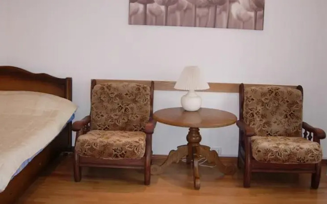 Апартаменты For Day Apartments комната для гостей