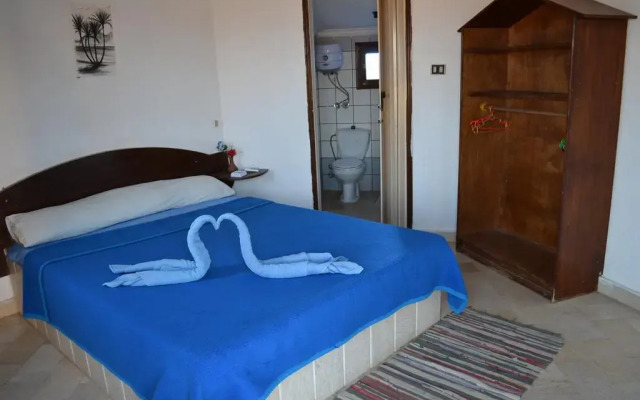 Отель Crazy Horse Camp комната для гостей