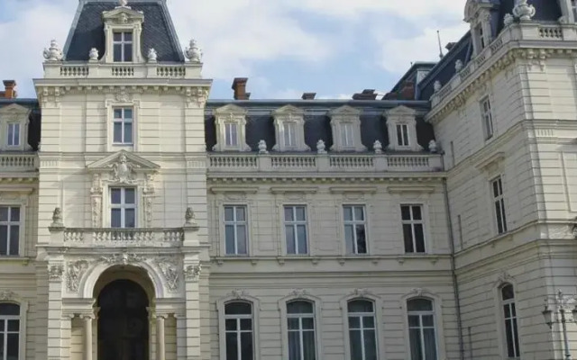 Гостиница Lviv hollidays Dudaeva вид на фасад