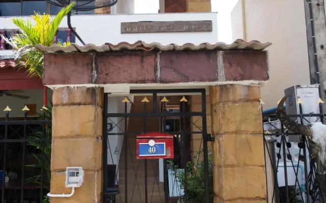 Отель Waree's Guesthouse вид на фасад