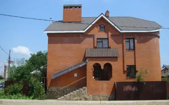 Хостел Ирон 2 вид на фасад