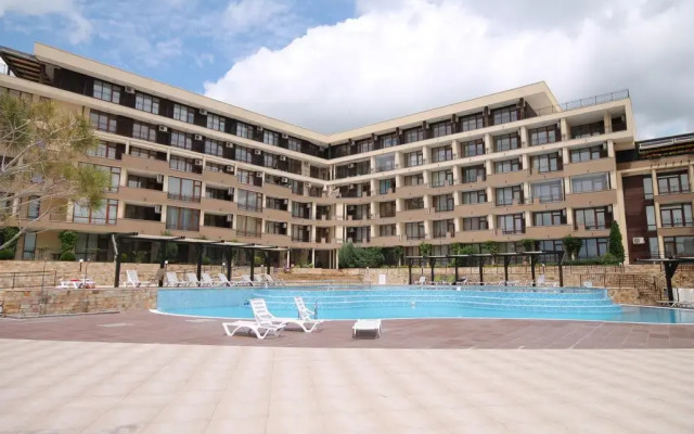Апартаменты Studio New Estate in complex Luxor вид на фасад