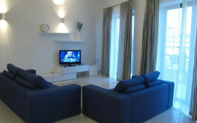 Отель Saint Julian Flat комната для гостей