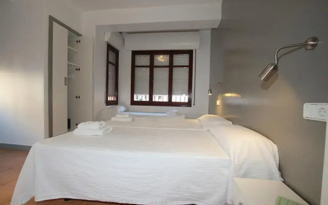 Отель Hostal Ripoll Ibiza комната для гостей