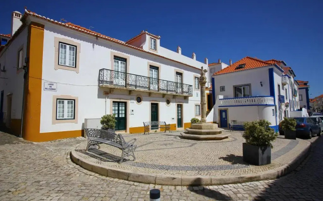 Отель Ericeira Family House вид на фасад